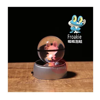  Аниме Pokemon Froakie 3D Кристална Топка Pokeball Аниме Фигурки Гравиране Crystal Модел с Led Подсветка База Детска Играчка АНИМЕ ПОДАРЪК